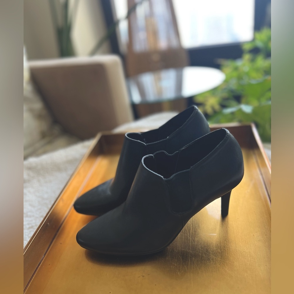 Cole Haan Black Leather Heeled Ankle Booties Pointed Toe | Size 8 - Picture 8 of 12